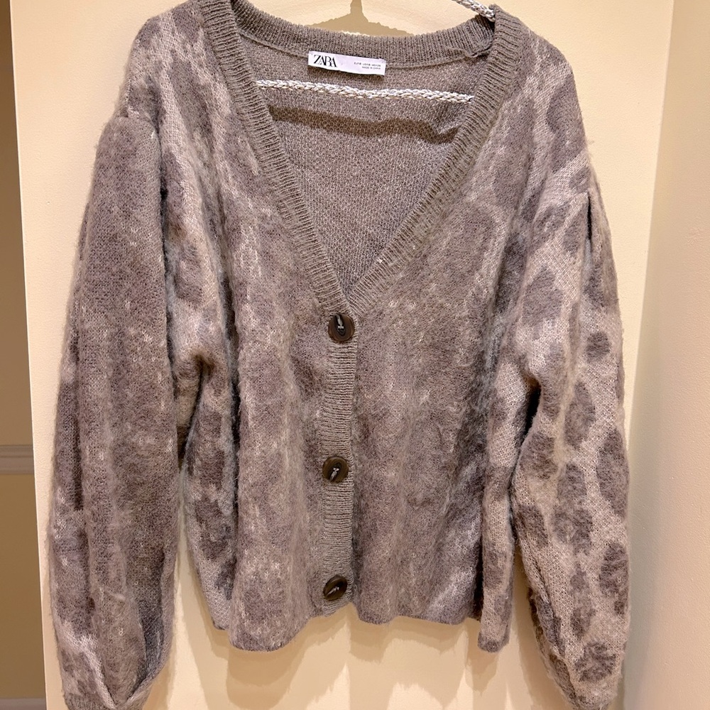Cute Zara cropped sweater cardigan